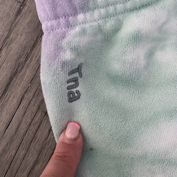 TNA Cozy AF sweatshirts 2.5” inseam - Picture 3 of 3